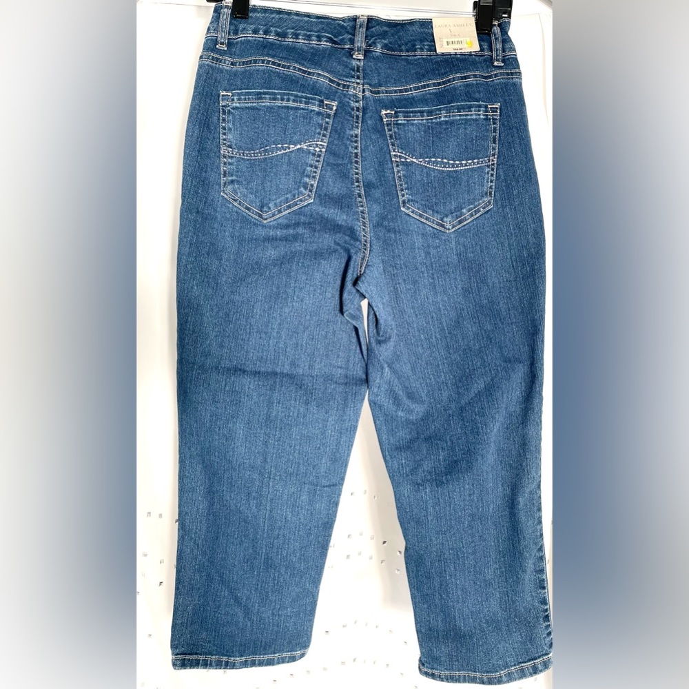 NWT Laura Ashley Denim Capri Jeans Size 6 Embellished Pockets Mayberry Wash